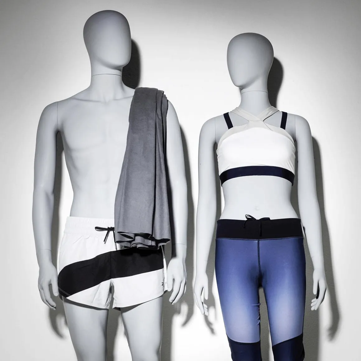 Damen Schaufensterpuppe Solid Grey