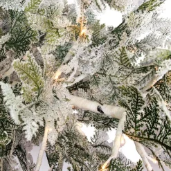 Hängender, Künstlicher Weihnachtsbaum Zeder Mit Beeisten Nadeln Und LED 300 Cm