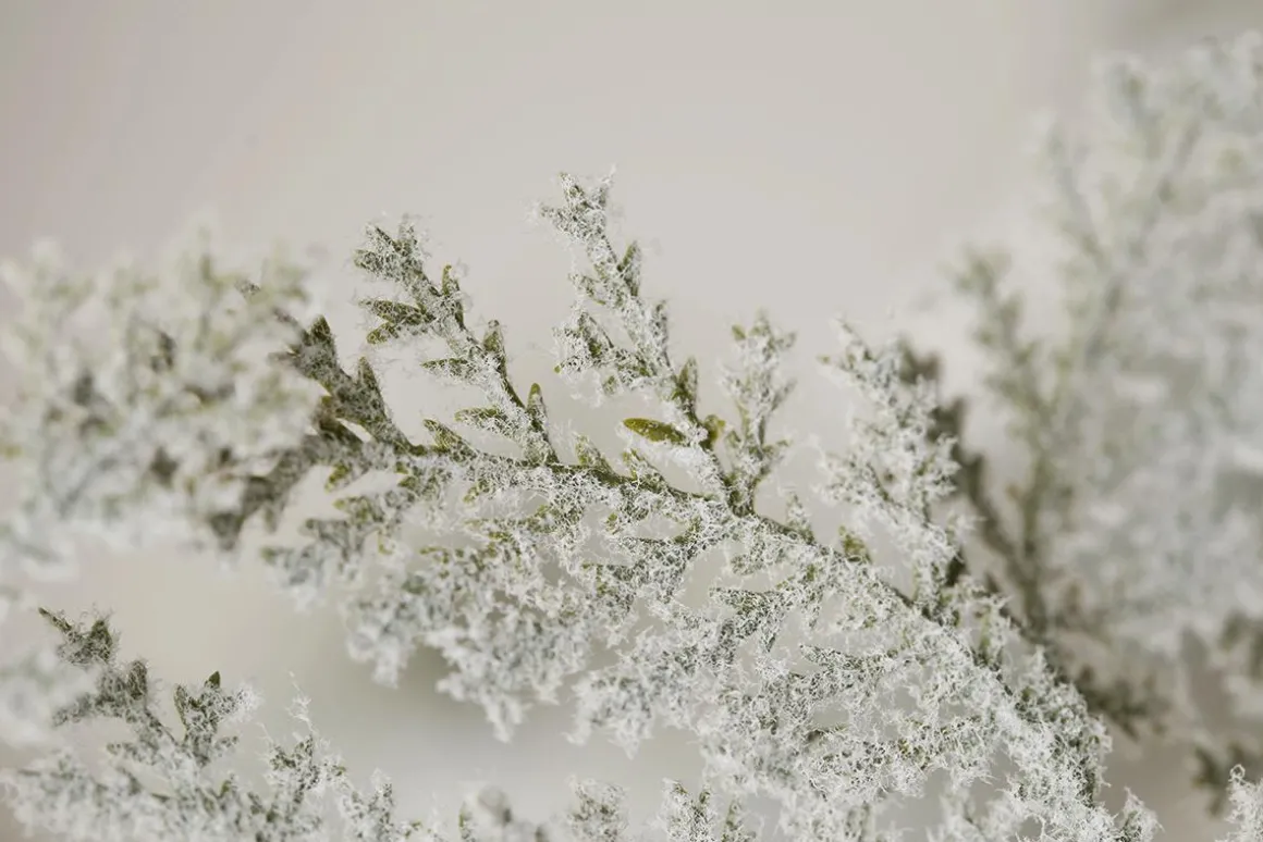 Hängender, Künstlicher Weihnachtsbaum Zeder Mit Beeisten Nadeln Und LED 300 Cm