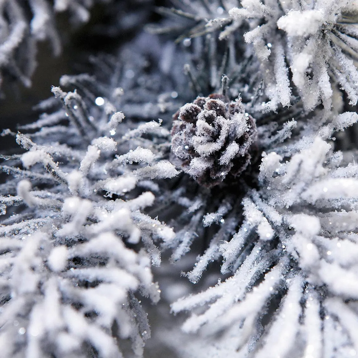 Künstlicher Tannenzweig Beschneit Mit Zapfen