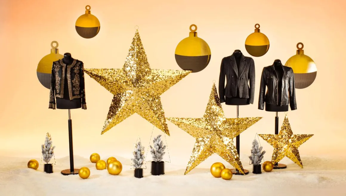 Künstlicher Tannenzweig Beschneit Mit Zapfen