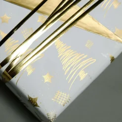 Nachhaltiges, Doppelseitiges Weihnachts-Geschenkpapier Mit Tannenbäumen & Sternen In Gold – 50 M Geschenkpapier-Rolle