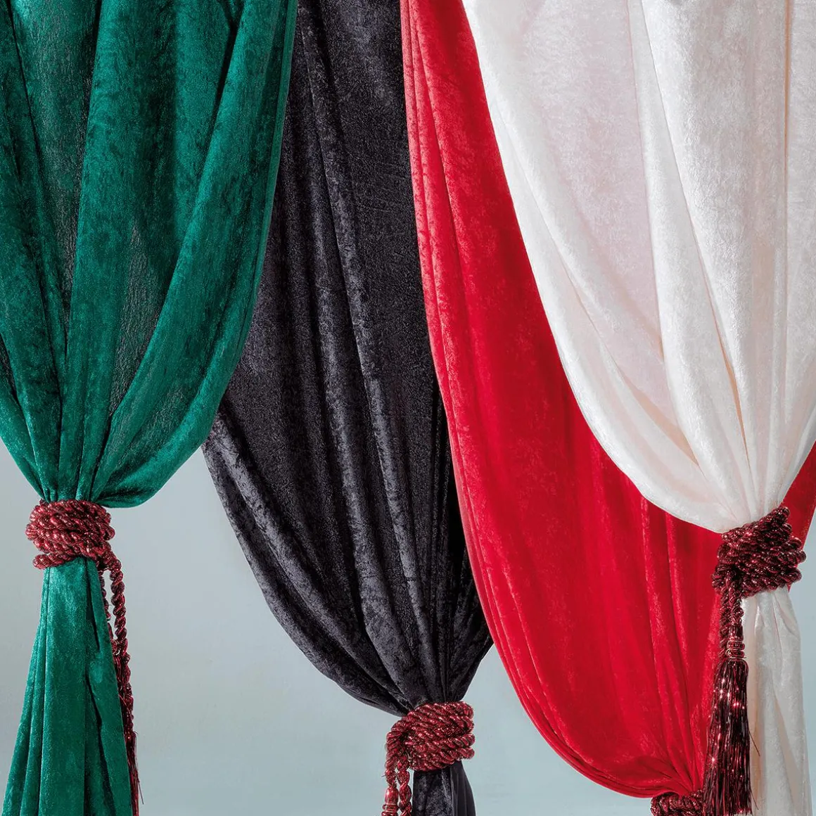 Pannesamt 150 Cm Breit, Schwarz