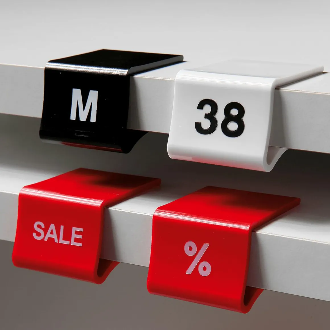 Schwarze Regalbodenaufstecker Größe S