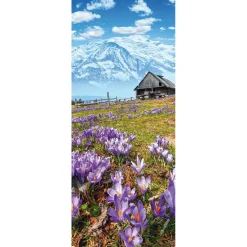 Schwer Entflammbarer Stoffbanner „Almhütte, Berge Und Lila Krokusse“ Aus Fahnenstoff 75 X 180 Cm
