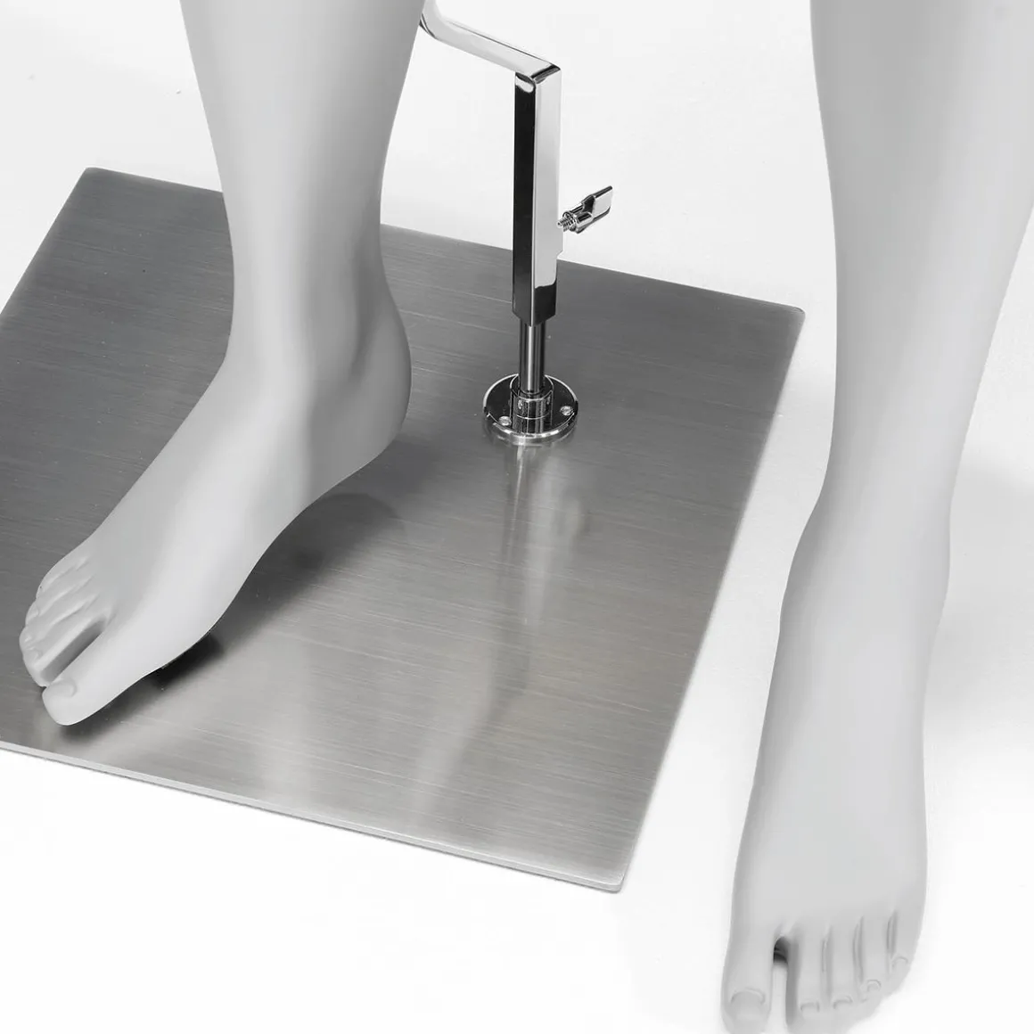 Sport-Schaufensterpuppe Mann Athlet – Gerade Stehend