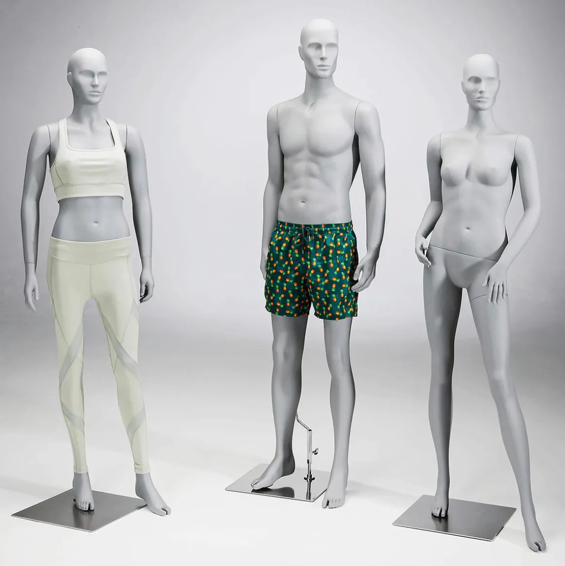 Sport-Schaufensterpuppe Mann Athlet – Gerade Stehend