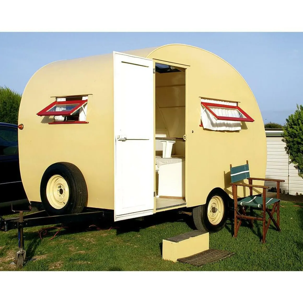 XXL-Planenbanner "Gelber Retro-Wohnwagen" Aus Schwer Entflammbarer LKW-Plane 250 X 330 Cm